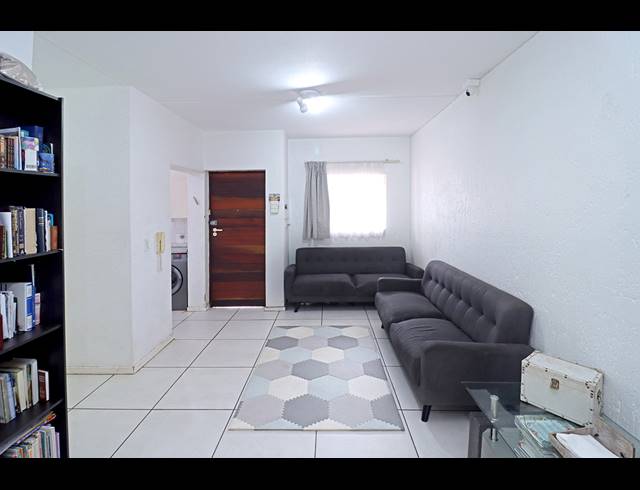 2 BEDROOM SECTIONAL TITLE FOR SALE IN GLENHAZEL